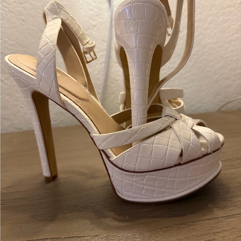 Brand new Elegant White Croc-Embossed High Heels